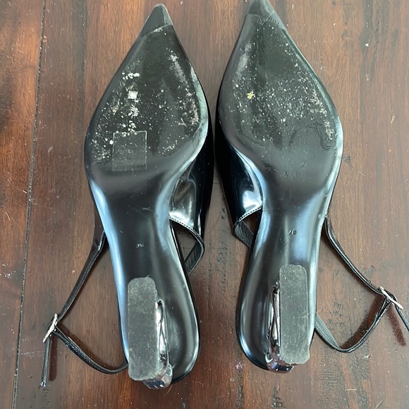 Like new Dolce&Gabbana w architectural 3” heel black patent leather pumps size 7 - Picture 4 of 7